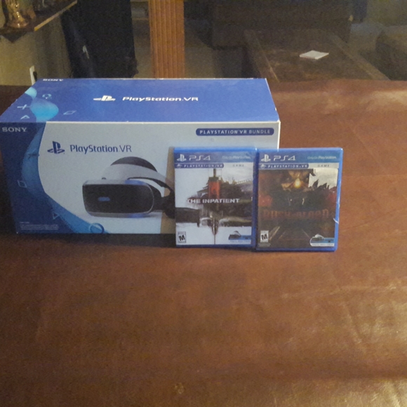 VR headset two controllers two games - Picture 2 of 2